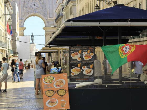 June 26, 2021, Lisbon, Portugal: Intense movement in downtown Lisbon, where restaurants, cafes, patisseries and general trade are concentrated on Saturday, June (26), during European summer. With new measures to contain spread of coronavirus (Covid-19), trade in general in Portuguese capital has operating restrictions.  Copyright: xEdsonxdexSouzax