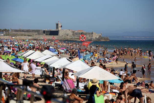Beachgoers crowd beaches near Lisbon amid COVID-19 pandemic Beachgoers enjoy a summer day at the Carcavelos beach as the COVID-19 coronavirus pandemic continues, in Cascais, near Lisbon, Portugal, on June 26, 2021. Lisbon Portugal fiuza-beachgoe210626_npEGZ  Copyright: xPedroxFiuzax