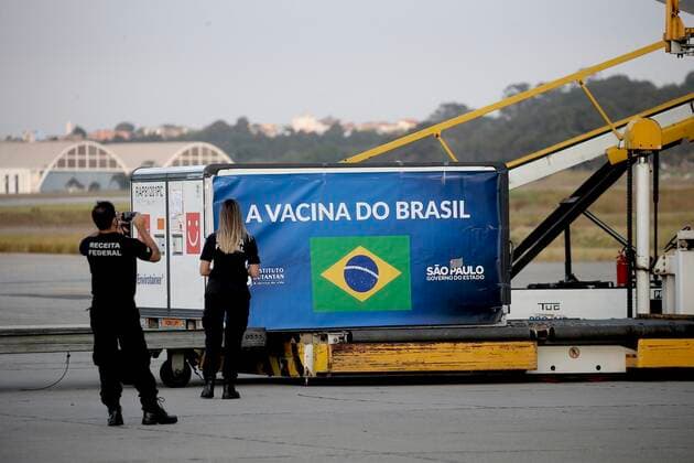 June 26, 2021: Arrival of 6,000 liters of API (Active Pharmaceutical Ingredient) at Guarulhos International Airport, in Sao Paulo state, this Saturday (26), .The inputs will allow the Butantan Institute to manufacture around 5 million doses of the Coronavac vaccine against Covid-19..The landing was accompanied by the governor Joao Doria. - ZUMAl146 20210626_zaf_l146_005 Copyright: xPauloxLopesx
