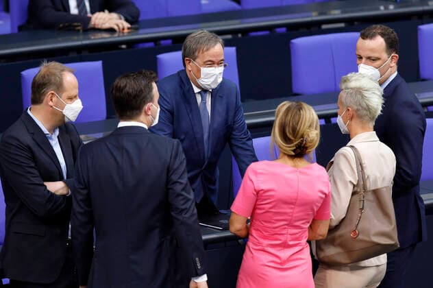 Thomas Heilmann, Paul Ziemiak, Armin Laschet, Michaela Noll, Silvia Breher und Jens Spahn in der 236. Sitzung des Deutschen Bundestages im Reichstagsgebäude. Berlin, 24.06.2021
