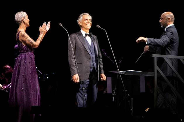 Entertainment Bilder des Tages Second Concert By The Italian Artist Andrea Bocelli In Coimbra, Portugal Italian Artist Andrea Bocelli and Mariza perform in Coimbra, Portugal, on June 26, 2021. About 13.000 people took part in the concert at the Estadio Cidade de Coimbra amid the restrictions of Covid-19 pandemic. Coimbra Portugal franca-secondco210626_npK7N  Copyright: xRitaxFrancax