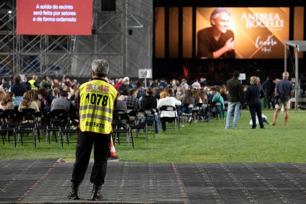Second Concert By The Italian Artist Andrea Bocelli In Coimbra, Portugal People attend the concert of Italian Artist Andrea Bocelli, in Coimbra, Portugal, on June 26, 2021. About 13.000 people took part in the concert at the Estadio Cidade de Coimbra amid the restrictions of Covid-19 pandemic. Coimbra Portugal franca-secondco210626_npLRN  Copyright: xRitaxFrancax
