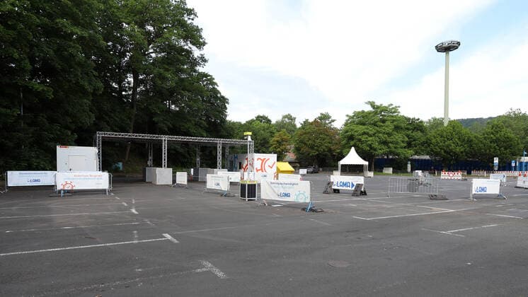 Das leere Drive in, Corona Schnelltestzentrum auf dem Parkplatz der Siegerlandhalle Corona Schnelltestzentrum am 27.06.2021 in Siegen Deutschland.