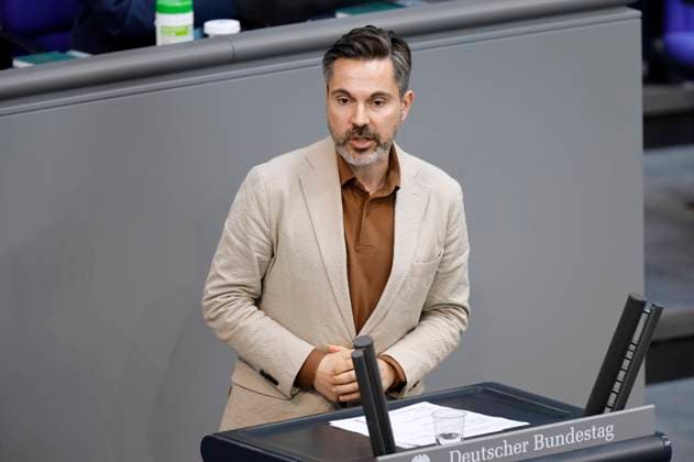 Fabio De Masi in der 237. Sitzung des Deutschen Bundestages im Reichstagsgebäude. Berlin, 25.06.2021 *** Fabio De Masi at the 237th session of the German Bundestag in the Reichstag building Berlin, 25 06 2021 Foto:xC.xHardtx xFuturexImage