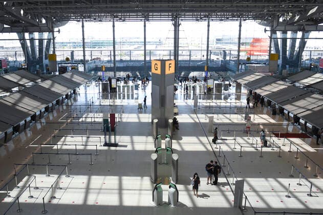Thailand Plans To Reopen To Vaccinated Foreign Tourists Passenger walks past check-in counters at Suvarnabhumi Airport in Samut Prakan province, Thailand, 27 June 2021. Bangkok Thailand laowilas-notitle210627_npeoO  Copyright: xAnusakxLaowilasx