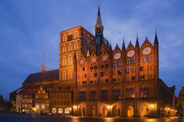  stralsund - rathaus, 03.03.2008 19:19:52, Copyright: xDemminx Panthermedia01111563