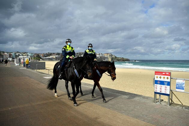 NSW CORONAVIRUS COVID19, Mounted Police on patrol at Bondi Beach in Sydney, Monday, June 28, 2021. More than five million people in Greater Sydney and its surrounds have gone into a 14-day lockdown as health authorities try to regain control of a coronavirus outbreak. ( NO ARCHIVING, EDITORIAL USE ONLY, NO USE IN BOOKS WITHOUT CONSENT SYDNEY NSW AUSTRALIA  Copyright: xJOELxCARRETTx 20210628001553158754