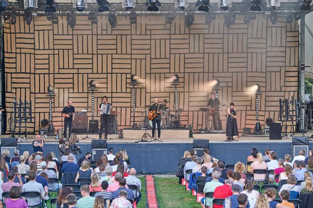 Milow live im Rahmen der Konzertreihe Back on Stage auf der Gilde Parkbühne. Hannover, 27.06.2021