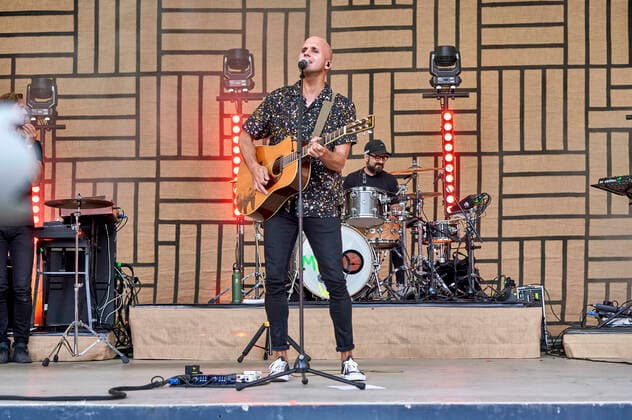 Milow live im Rahmen der Konzertreihe Back on Stage auf der Gilde Parkbühne. Hannover, 27.06.2021
