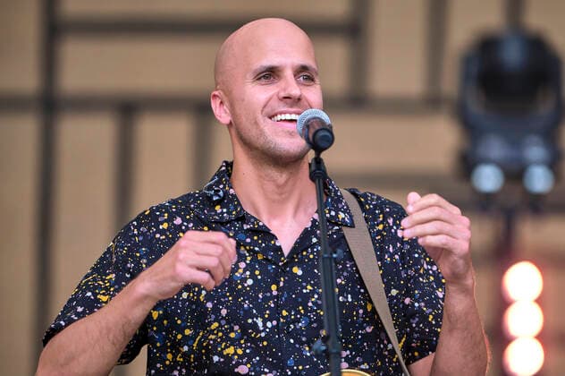 Milow live im Rahmen der Konzertreihe Back on Stage auf der Gilde Parkbühne. Hannover, 27.06.2021