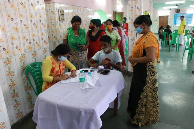India: Vaccination for sex workers Sex Workers wait in line to get inoculated with the COVID 19 vaccine against the Covid-19 coronavirus, at a vaccination centre Red Light Area in Kolkata on June 28,2021. State Goverment Health Department and Kolkata Municipal corporation organized more than 300 Sex workers vacined today. Kolkata West Bengal India Copyright: DipaxChakraborty