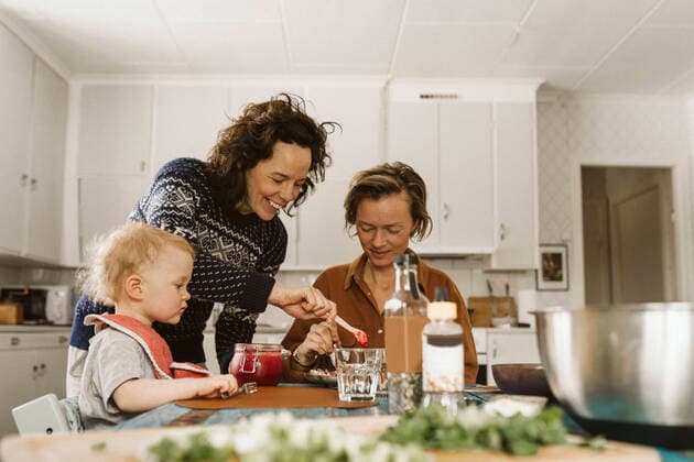 Family eating lunch together at home Sweden, Vastergotland, model released, property released Copyright: xMaskotx , MA87424