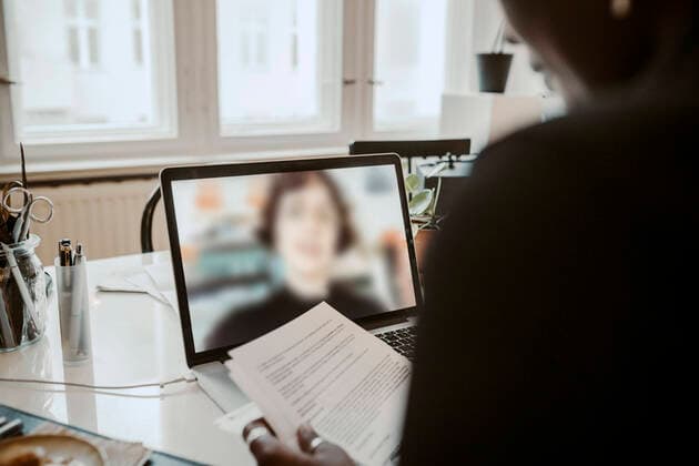 Businesswoman discussing with colleague through video call in home office Germany, Berlin, model released, property released Copyright: xMaskotx , MA87575