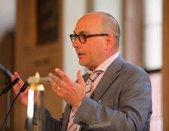 28.06.2021 Frankfurt am Main, Römer European Banker of the Year 2019 Ehrung von Werner Hoyer, Präsident der Europäischen Investitionsbank (EIB) Bild zeigt: Frankfurt Correspondent Financial Times Olaf Storbeck