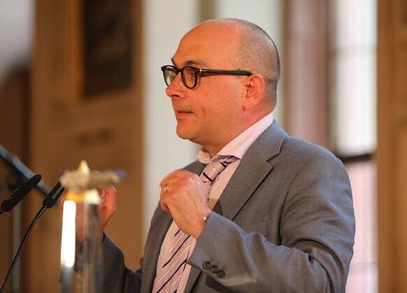 28.06.2021 Frankfurt am Main, Römer European Banker of the Year 2019 Ehrung von Werner Hoyer, Präsident der Europäischen Investitionsbank (EIB) Bild zeigt: Frankfurt Correspondent Financial Times Olaf Storbeck