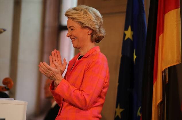 28.06.2021 Frankfurt am Main, Römer European Banker of the Year 2019 Ehrung von Werner Hoyer, Präsident der Europäischen Investitionsbank (EIB) Bild zeigt: EU-Kommissionspräsidentin von der Leyen im Kaisersaal bei der Laudatio