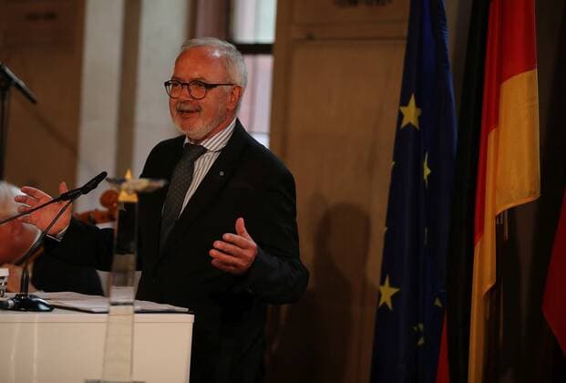 28.06.2021 Frankfurt am Main, Römer European Banker of the Year 2019 Ehrung von Werner Hoyer, Präsident der Europäischen Investitionsbank (EIB) Bild zeigt: Werner Hoyer, Präsident der Europäischen Investitionsbank (EIB)