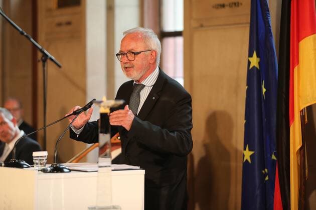 28.06.2021 Frankfurt am Main, Römer European Banker of the Year 2019 Ehrung von Werner Hoyer, Präsident der Europäischen Investitionsbank (EIB) Bild zeigt: Werner Hoyer, Präsident der Europäischen Investitionsbank (EIB)