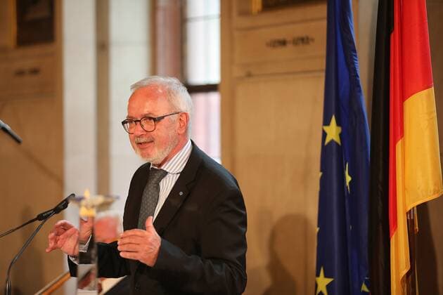 28.06.2021 Frankfurt am Main, Römer European Banker of the Year 2019 Ehrung von Werner Hoyer, Präsident der Europäischen Investitionsbank (EIB) Bild zeigt: Werner Hoyer, Präsident der Europäischen Investitionsbank (EIB)