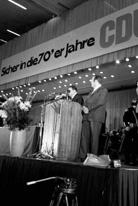 Zum Wahlkampf der CDU 1969 in Essen DEU, Deutschland, Essen: Zum Wahlkampf der CDU kam auch der Chef der CSU , F.J. Strauß im Jahre 1969 in die Gruga in Essen.F.J.Strauß am Rednerpult DEU, Germany, Essen: The head of the CSU , F.J. Strauß, also came to the Gruga in Essen in 1969 for th e CDU election campaign. NRW *** The head of the CSU , F J Strauß, also came to the Gruga in Essen in 1969 for th e CDU election campaign NRW DEU, Germany, Essen The head of the CSU , F J Strauß, also came to the Gruga in Essen in 1969 for th e CDU election campaign NRW