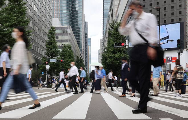June 29, 2021, Tokyo, Japan - People cross a road in front of the Yurakucho station in Tokyo on Tuesday, June 29, 2021. Japan s jobless rate in May worsened to 3.0 percent, announced by Internal Affairs Ministry on June 29, the highest level in five months amid outbreak of the new coronavirus.  (163555450)