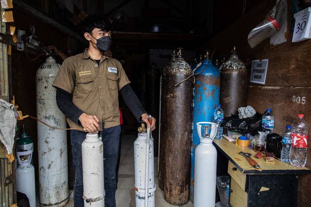 June 30, 2021, Jakarta, Jakarta, Indonesia: Families of COVID-19 patients queue to refill oxygen cylinders in the Manggarai area, Jakarta, Wednesday 30 June 2021..The demand for new oxygen cylinders and filling oxygen cylinders has increased drastically following the surge in cases of COVID-19 with a new, deadly variant in Indonesia. Jakarta Indonesia - ZUMAh128 20210630_zap_h128_003 Copyright: xDonalxHusnix