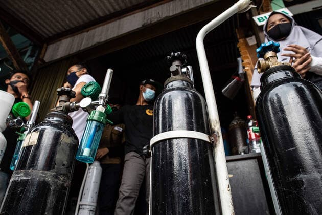 June 30, 2021, Jakarta, Jakarta, Indonesia: Families of COVID-19 patients queue to refill oxygen cylinders in the Manggarai area, Jakarta, Wednesday 30 June 2021..The demand for new oxygen cylinders and filling oxygen cylinders has increased drastically following the surge in cases of COVID-19 with a new, deadly variant in Indonesia. Jakarta Indonesia - ZUMAh128 20210630_zap_h128_005 Copyright: xDonalxHusnix