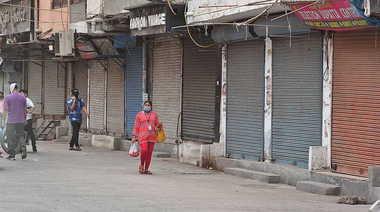 NEW DELHI, INDIA - JUNE 30: Shops closed in Laxmi Nagar Market following an order for the closure of the market and adjoining areas until July 5 over violation of Covid-19 safety protocols on June 30, 2021 in New Delhi, India. The government has said there was a heavy footfall in the Laxmi Nagar market, so it has been closed till July 5.(Photo by Raj K Raj Hindustan Times) Laxmi Nagar Market In Delhi Closed Over Covid-19 Protocol Violations