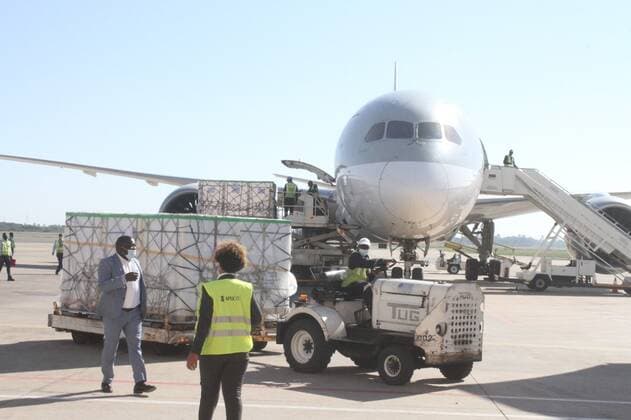 (210630) -- MAPUTO, June 30, 2021 -- Workers transfer containers of the COVID-19 vaccine in Maputo, Mozambique, on June 30, 2021. Mozambique on Wednesday received 500,000 doses of COVID-19 vaccine purchased by the country s private sector in coordination with the government. The procurement of the 500,000 doses of the Sinopharm COVID-19 vaccine, an inactivated vaccine called SARS-CoV-2 Vaccine (Vero Cell), is part of the local initiative United for the vaccine against COVID-19 (UNIVAX), of which, 139,000 doses will be offered to the Mozambican government. (Photo by Xinhua) MOZAMBIQUE-MAPUTO-CHINA-COVID-19 VACCINE-ARRIVAL EdsonxManjate 