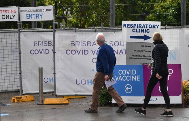 QLD CORONAVIRUS COVID19, People are seen outside the Brisbane South Covid Vaccination Clinic in Brisbane, Thursday, July 1, 2021. Premier Annastacia Palaszczuk has placed south-east Queensland, Townsville, Palm Island and Magnetic Island into a 3-day lockdown. ( NO ARCHIVING, EDITORIAL USE ONLY, NO USE IN BOOKS WITHOUT CONSENT BRISBANE QLD AUSTRALIA  Copyright: xDARRENxENGLANDx 20210701001553956143