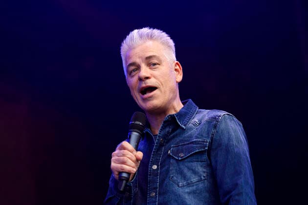 Entertainment Bilder des Tages Michael Mittermeier bei seinem Auftritt mit dem Programm ZAPPED! Ein TV-Junkie kehrt zurück im Rahmen des BonnLive Kulturgarten Open Air. Das Bonn Live Kulturgarten Open Air Festival 2021 ist ein Festival unter Corona-Auflagen wegen der Covid-19 Pandemie. Bonn, 01.07.2021 *** Michael Mittermeier during his performance with the program ZAPPED A TV junkie returns as part of the BonnLive Kulturgarten Open Air The Bonn Live Kulturgarten Open Air Festival 2021 is a festival under Corona conditions due to the Covid 19 pandemic Bonn, 01 07 2021 Foto:xC.xHardtx xFuturexImage