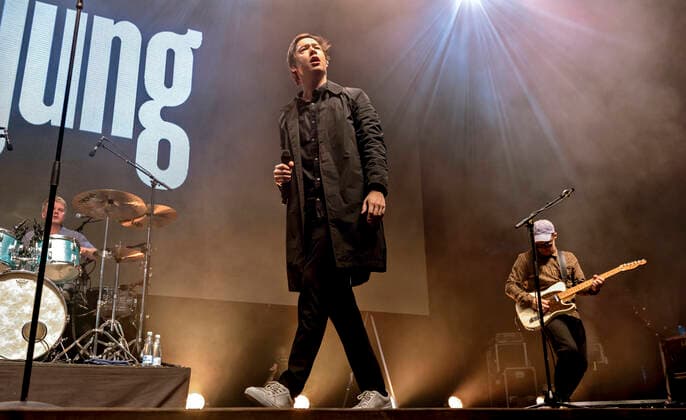 Det danske band Jung med Jonas Jung i front spiller op til Havefest paa Plaenen i Tivoli fredag den 2. juli 2021 med publikum delt op i to sektioner. Havefest afloeser Fredagsrock, der er aflyst paa grund af Covid-19 Coronakrisen Photo Torben Christensen @ Copenhagen , Copenhagen Copyright: TorbenxChristensen TorbenxChristensenx COP106 spdk20210703-010248-L