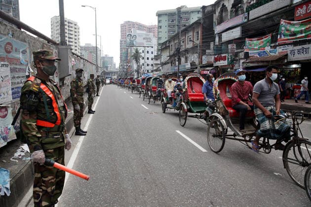 Jul 2, 2021 - Dhaka, Bangladesh - Army personnel limit people s movement from a checkpoint set up at Dhaka nationwide district lockdown to curb the coronavirus pandemic In Bangladesh. Dhaka Bangladesh  - ZUMAr336 20210702_int_r336_009 Copyright: xHabiburxRahmanx