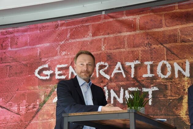 Christian Lindner FDP MdB bei TV-Gespraech Muenchen 02.07.21 Rotkreuzplatz FDP Wahl-Redner Muenchen