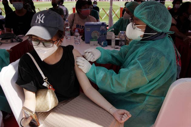 Virus Outbreak Indonesia A health worker administer a dose of Cinovac vaccine to a teenager in a mass vaccination in Gelora Bung Karno Stadium, Jakarta, Indonesia on July 3, 2021. The Indonesian Ministry of Health (Kemenkes) announced that it has been allowed for children aged 12-17 years to vaccinate against Covid-19, due to increase of Corona virus infection in children. The symptoms experienced by children may be normal or mild, but there is also a possibility that they can be fatal. Based on statistics submitted by the World Health Organization (WHO), child mortality due to Covid-19 in Indonesia is the highest in the Asia Pacific, where as of July 1, 2021, cases of child deaths aged 0-18 years old reached 1.2%. Tangerang Indonesia ira  Copyright: xAdityaxIrawanx