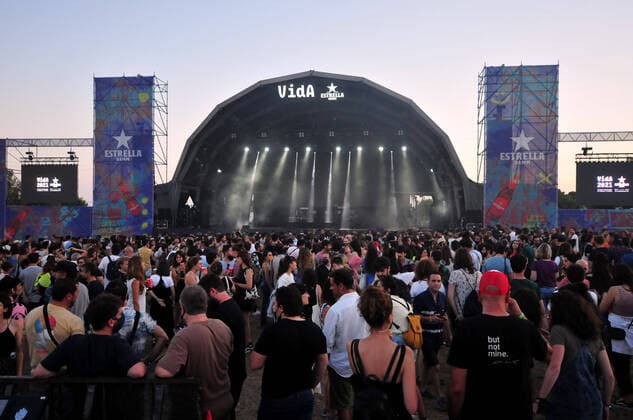 Bilder des Jahres 2021, Entertainment 07 Juli Entertainment Bilder des Tages July 3, 2021, Vilanova i la Geltru, Barcelona, Spain: General view of the main stage of the Vida 2021 Festival..Vida 2021, an international festival that is held in the city of Vilanova i la Geltru (Barcelona) for three days and that with more than 50 live performances brings together author music, pop, rock, electronic music and indie music. Festival Vida 2021 tries to offer an experience of music, nature, sea, art and gastronomy in a bucolic setting in several stages in the same place. Vilanova i la Geltru Spain - ZUMAs197 20210703_zaa_s197_044 Copyright: xRamonxCostax