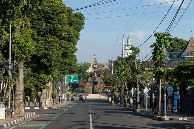 News Bilder des Tages Emergency Public Activity Restriction Amid Covid 19 In Indonesia A view of an empty street during emergency public activity restriction amid COVID-19 pandemic in Salatiga city, Indonesia on July 4, 2021. Indonesian government imposes emergency public activity restriction on July 3-20, in Java and Bali with a number of regulations to reduce the spread of COVID-19. Salatiga City Indonesia wicaksono-notitle210704_npBls  Copyright: xGalihxYogax