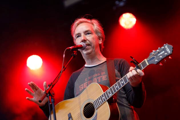 Olli Schulz bei seinem Auftritt im Rahmen des BonnLive Kulturgarten Open Air. Das Bonn Live Kulturgarten Open Air Festival 2021 ist ein Festival unter Corona-Auflagen wegen der Covid-19 Pandemie. Bonn, 03.07.2021
