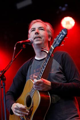 Olli Schulz bei seinem Auftritt im Rahmen des BonnLive Kulturgarten Open Air. Das Bonn Live Kulturgarten Open Air Festival 2021 ist ein Festival unter Corona-Auflagen wegen der Covid-19 Pandemie. Bonn, 03.07.2021