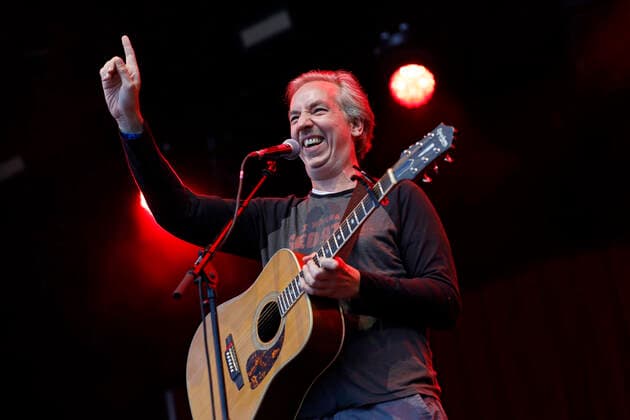Olli Schulz bei seinem Auftritt im Rahmen des BonnLive Kulturgarten Open Air. Das Bonn Live Kulturgarten Open Air Festival 2021 ist ein Festival unter Corona-Auflagen wegen der Covid-19 Pandemie. Bonn, 03.07.2021