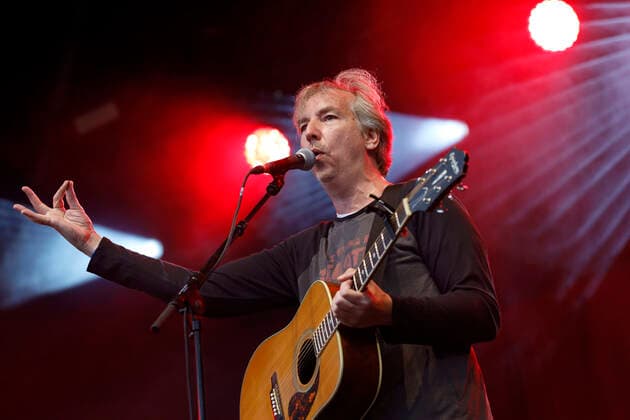 Olli Schulz bei seinem Auftritt im Rahmen des BonnLive Kulturgarten Open Air. Das Bonn Live Kulturgarten Open Air Festival 2021 ist ein Festival unter Corona-Auflagen wegen der Covid-19 Pandemie. Bonn, 03.07.2021