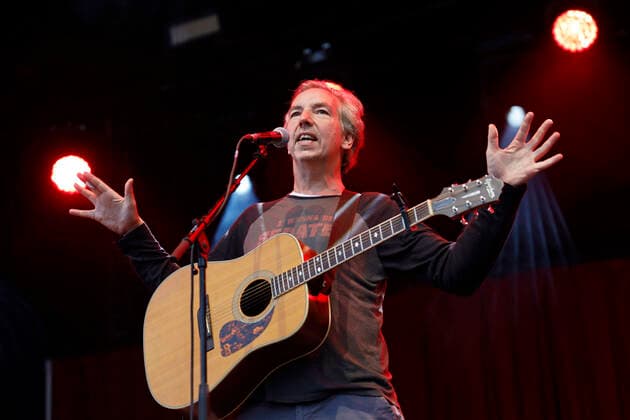Olli Schulz bei seinem Auftritt im Rahmen des BonnLive Kulturgarten Open Air. Das Bonn Live Kulturgarten Open Air Festival 2021 ist ein Festival unter Corona-Auflagen wegen der Covid-19 Pandemie. Bonn, 03.07.2021