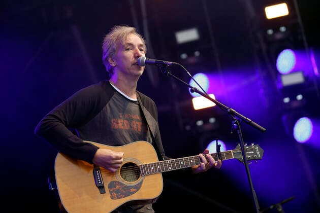 Olli Schulz bei seinem Auftritt im Rahmen des BonnLive Kulturgarten Open Air. Das Bonn Live Kulturgarten Open Air Festival 2021 ist ein Festival unter Corona-Auflagen wegen der Covid-19 Pandemie. Bonn, 03.07.2021