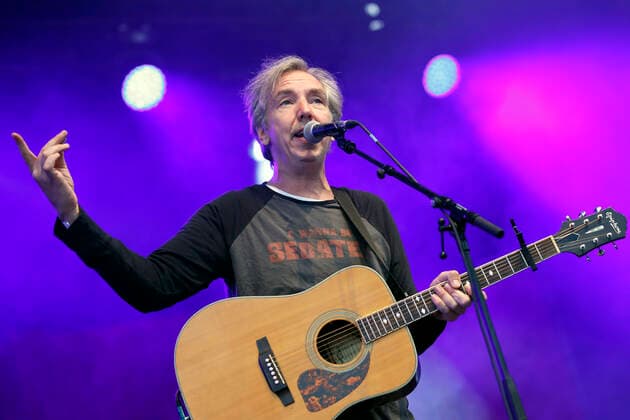 Olli Schulz bei seinem Auftritt im Rahmen des BonnLive Kulturgarten Open Air. Das Bonn Live Kulturgarten Open Air Festival 2021 ist ein Festival unter Corona-Auflagen wegen der Covid-19 Pandemie. Bonn, 03.07.2021