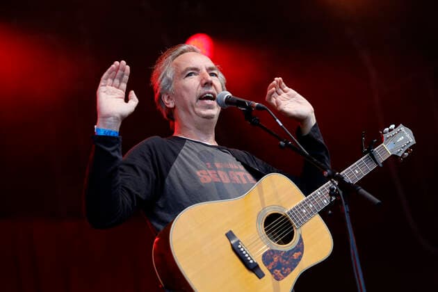 Olli Schulz bei seinem Auftritt im Rahmen des BonnLive Kulturgarten Open Air. Das Bonn Live Kulturgarten Open Air Festival 2021 ist ein Festival unter Corona-Auflagen wegen der Covid-19 Pandemie. Bonn, 03.07.2021