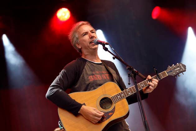 Olli Schulz bei seinem Auftritt im Rahmen des BonnLive Kulturgarten Open Air. Das Bonn Live Kulturgarten Open Air Festival 2021 ist ein Festival unter Corona-Auflagen wegen der Covid-19 Pandemie. Bonn, 03.07.2021