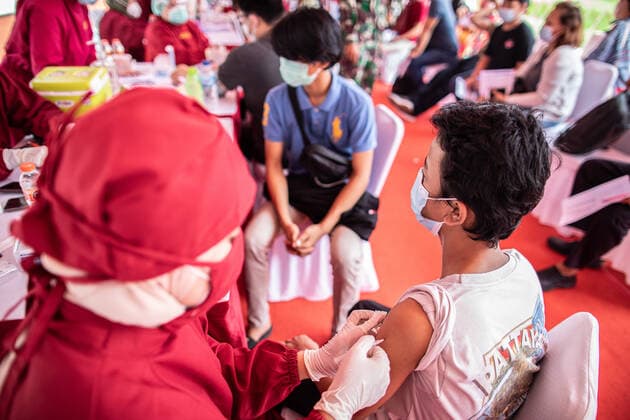 Virus Outbreak Indonesia Implementation of the COVID-19 vaccine for children aged 12-17 years at Gelora Bung Karno, Jakarta, Indonesia, on July 4, 2021. The Indonesian government has started the COVID-19 vaccination for children aged 12-17 years starting on July 1, 2021. Jakarta Jakarta Indonesia husni-covid19v210704_nphc8  Copyright: xDonalxHusnix