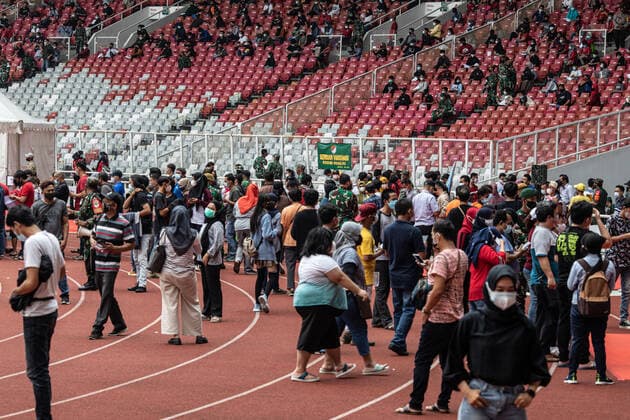 Virus Outbreak Indonesia Implementation of a mass COVID-19 vaccine at Gelora Bung Karno, Jakarta, Indonesia, on July 4, 2021. The government targets 1 million vaccines every day to be able to reach the target of 181 million Indonesians to get the COVID-19 vaccine. Indonesia is being hit by the second wave of deadly COVID-19 virus attacks with the highest new positive number, a total of twenty-seven thousand new cases as of July 4, 2021, since COVID-19 first entered Indonesia. Jakarta Jakarta Indonesia husni-masscovi210704_nprto  Copyright: xDonalxHusnix