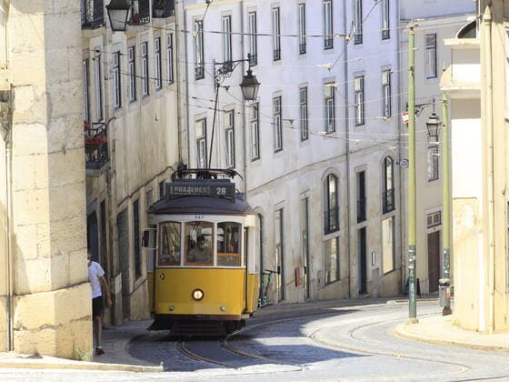 July 4, 2021, Lisbon, Portugal: Movement of tourists on cable car 28, the most charming in Lisbon, which runs through the various tourist attractions of the city, on Sunday, June (4), in midst of Coronavirus pandemic.  Copyright: xEdsonxdexSouzax