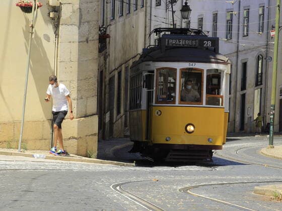 July 4, 2021, Lisbon, Portugal: Movement of tourists on cable car 28, the most charming in Lisbon, which runs through the various tourist attractions of the city, on Sunday, June (4), in midst of Coronavirus pandemic.  Copyright: xEdsonxdexSouzax